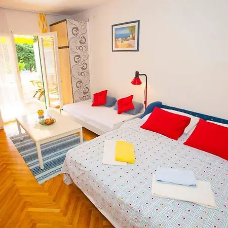 Jarak * Makarska