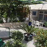 Jarak * Makarska