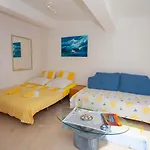 Jarak * Makarska